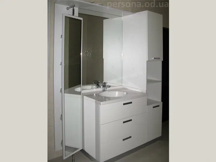 Bathroom furniture in white