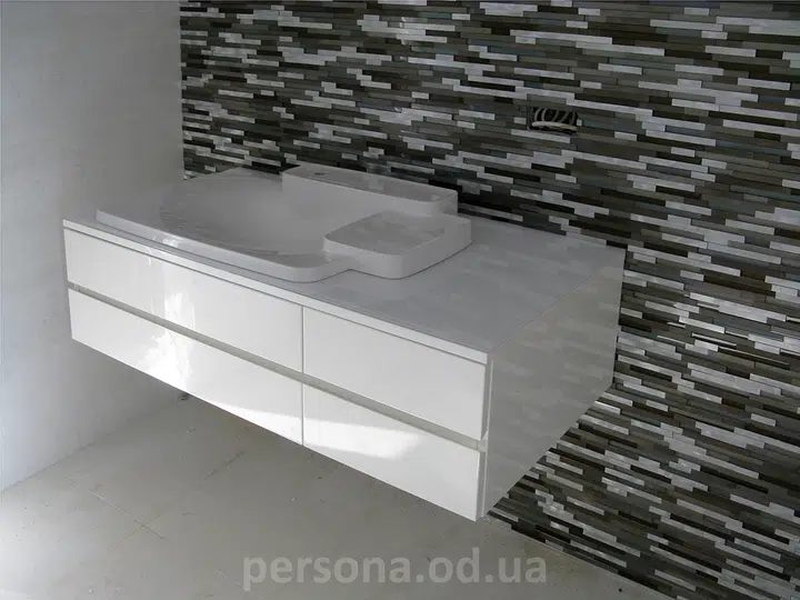 Handleless bathroom vanity
