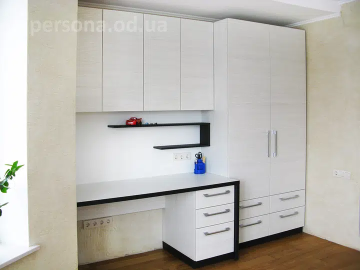 Minimal furniture for a teenager’s room