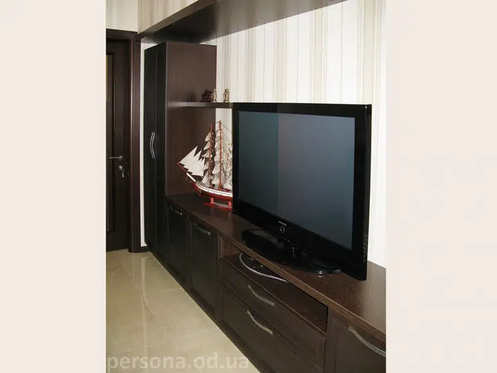 Furniture with framed fronts
