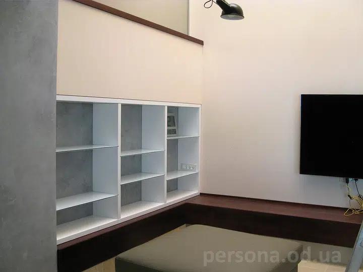 Niche with shelves