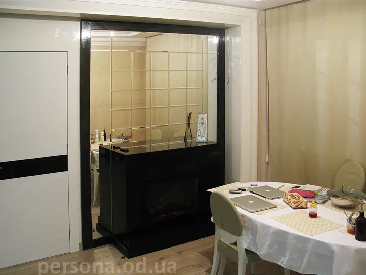 Mirrored fireplace cladding