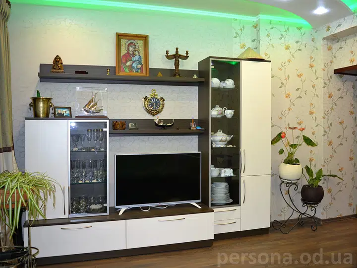 Lightweight wall unit in a living room