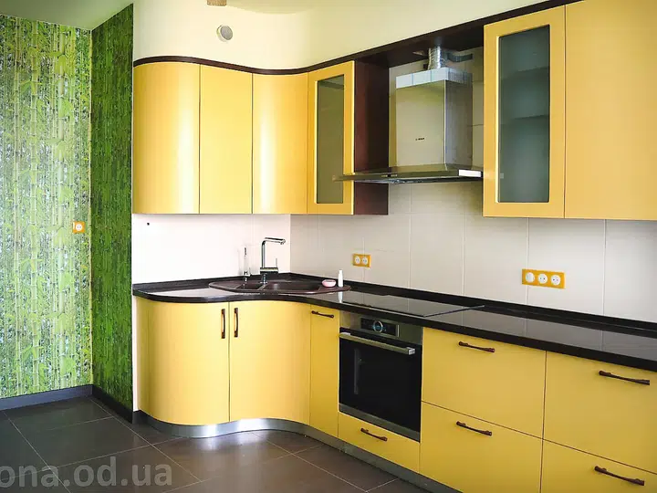 Kitchen in yellow