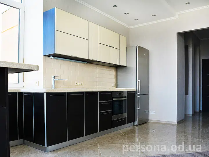 Kitchen with a bay window