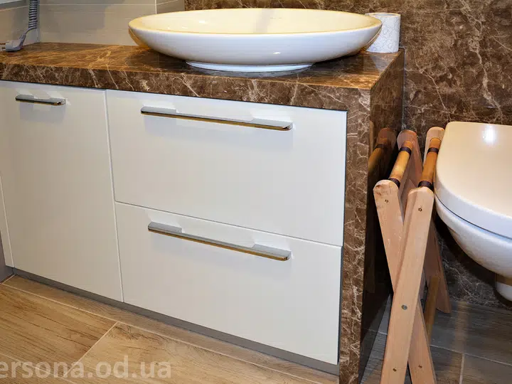 Cabinet in a shower room