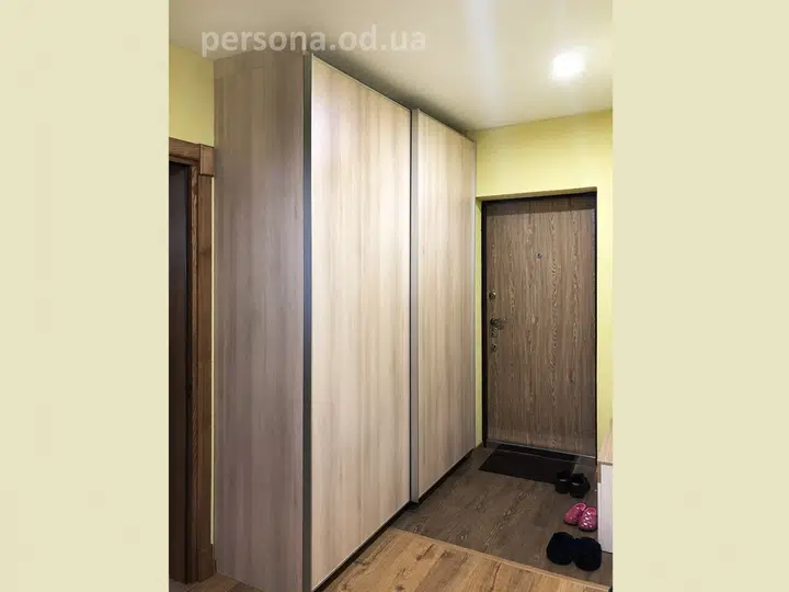 Sliding wardrobe by the entrance