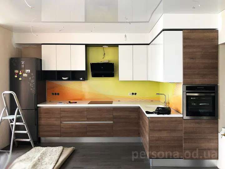 Loft kitchen with a bright splashback