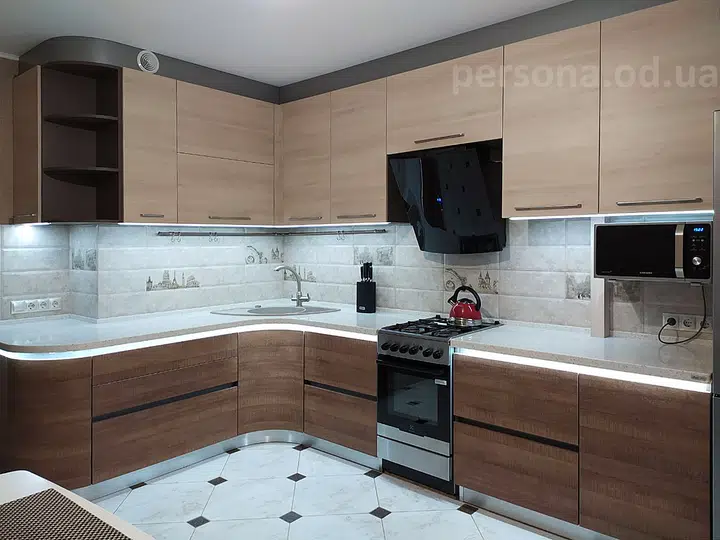Corner kitchen with curved fronts