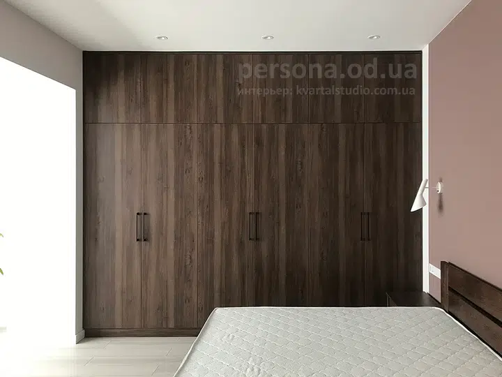 Wall-to-wall bedroom wardrobe