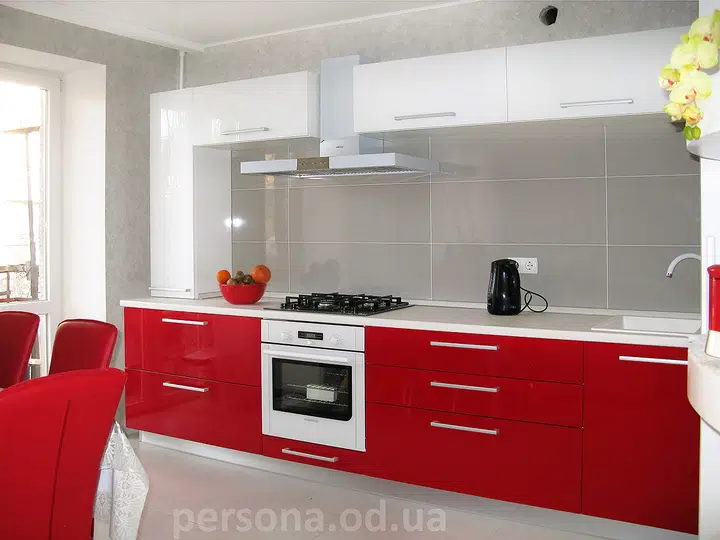 Kitchen with lightweight upper units