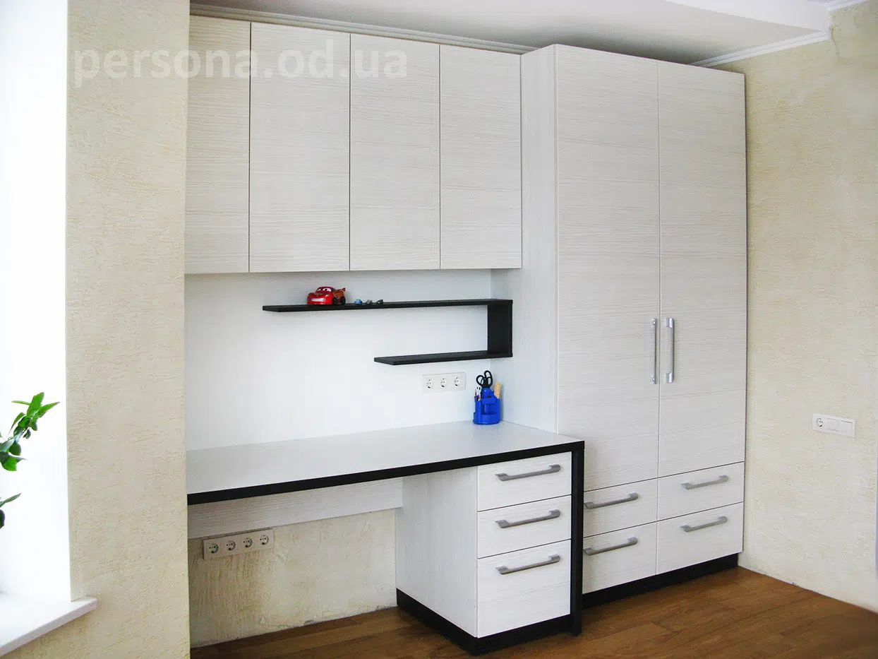 Minimal furniture for a teenager’s room