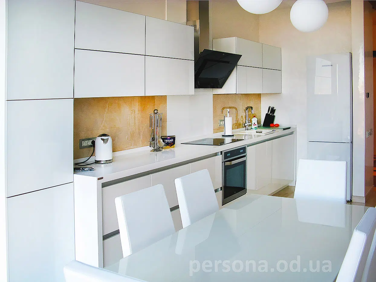 White handleless kitchen