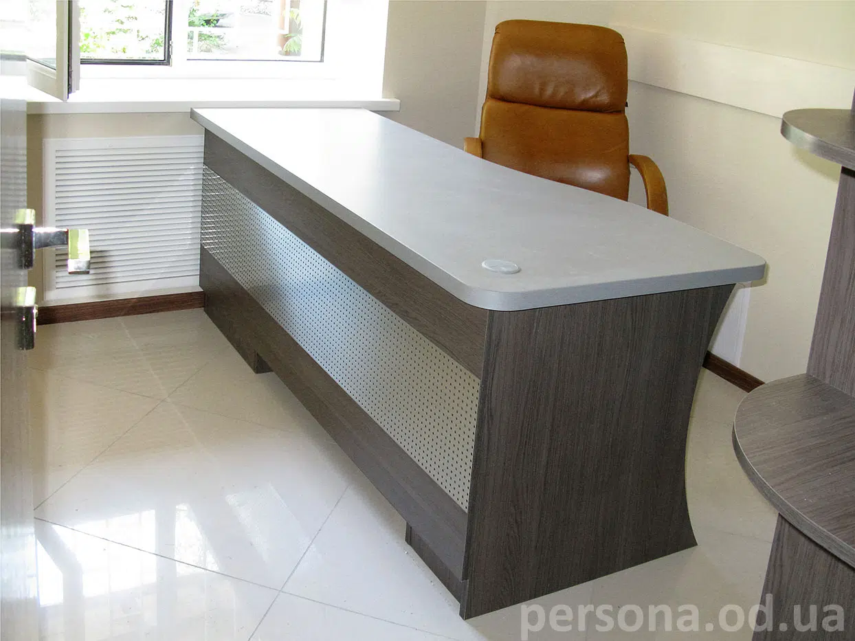 Desk and shelving unit in a study