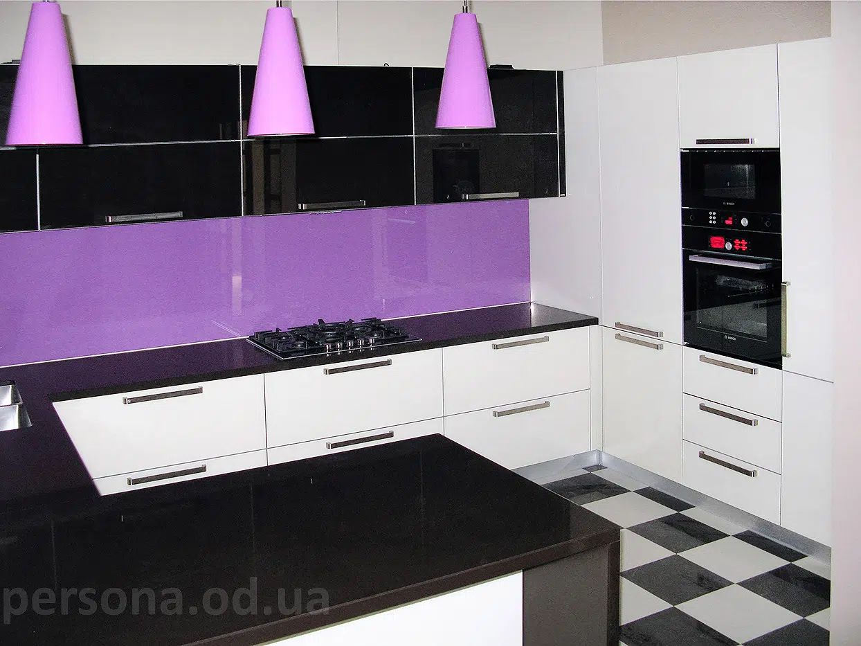 Kitchen in painted glass