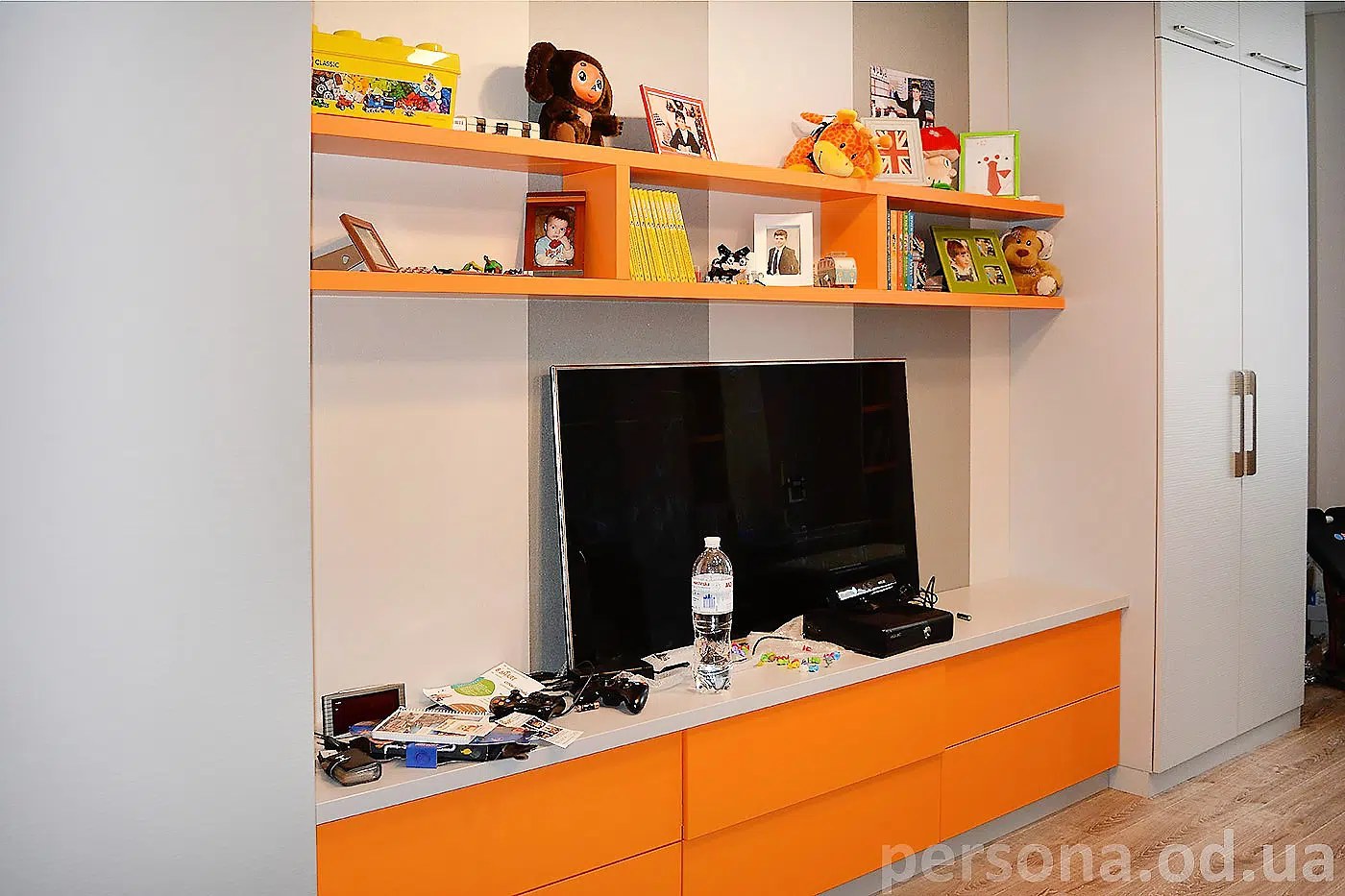 Playful high-tech kids’ room