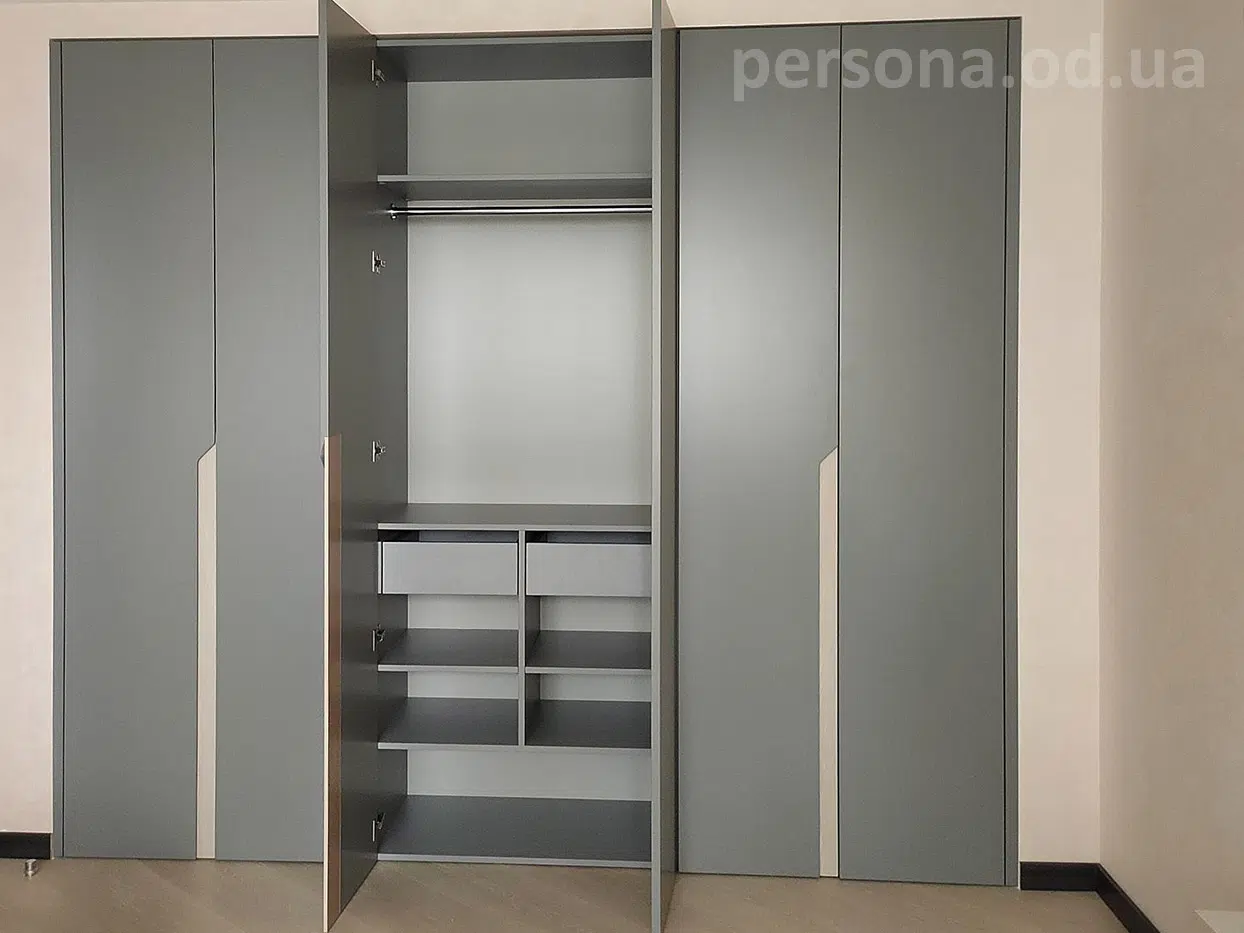 Built-in wardrobe with routed handles