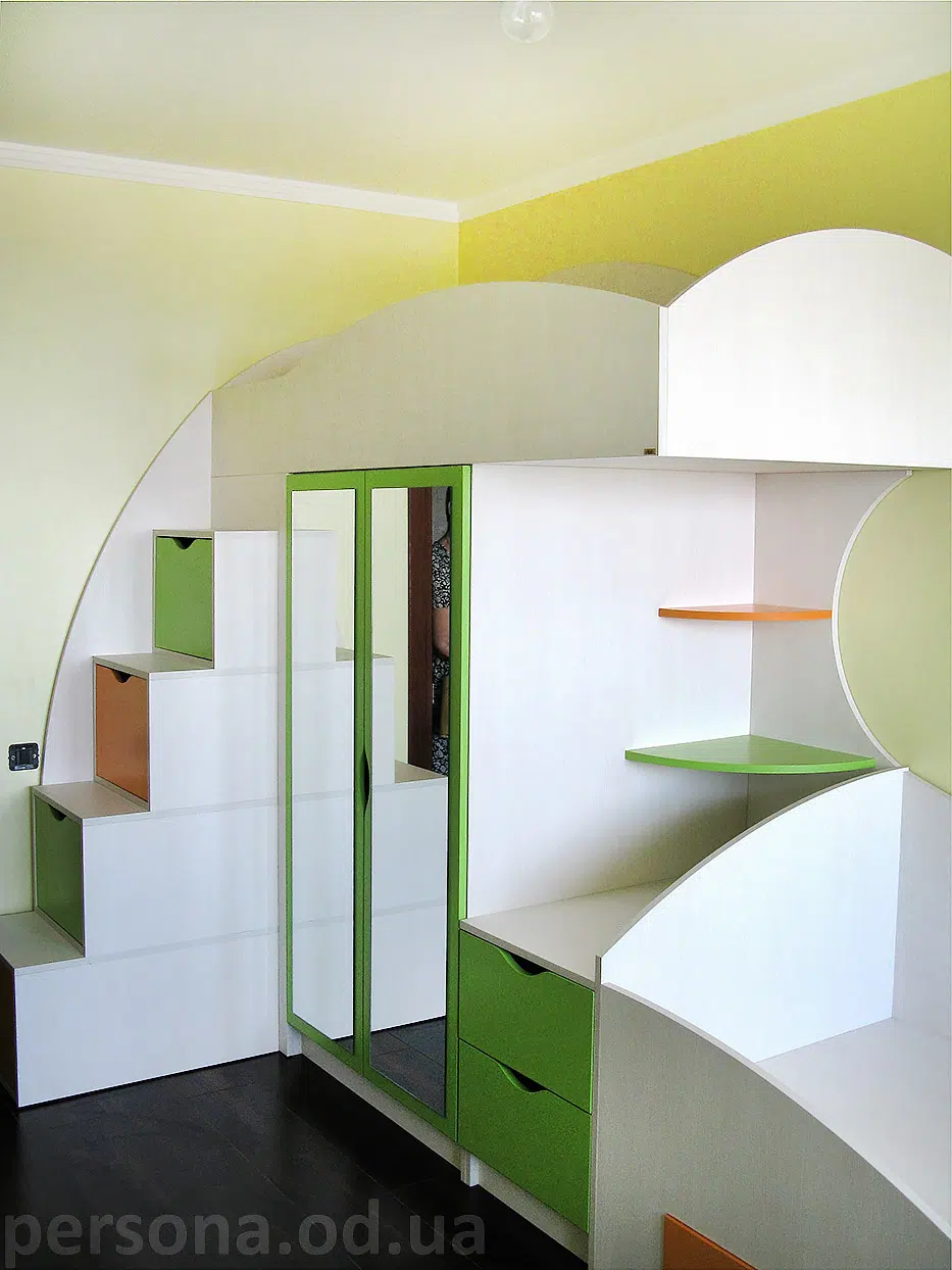 Bunk-bed kids’ room in lime and orange