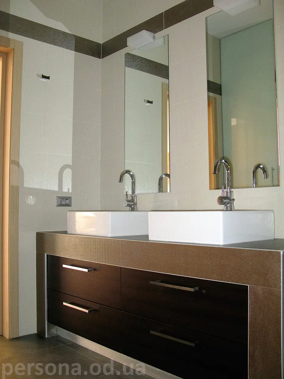 Bathroom vanity for two