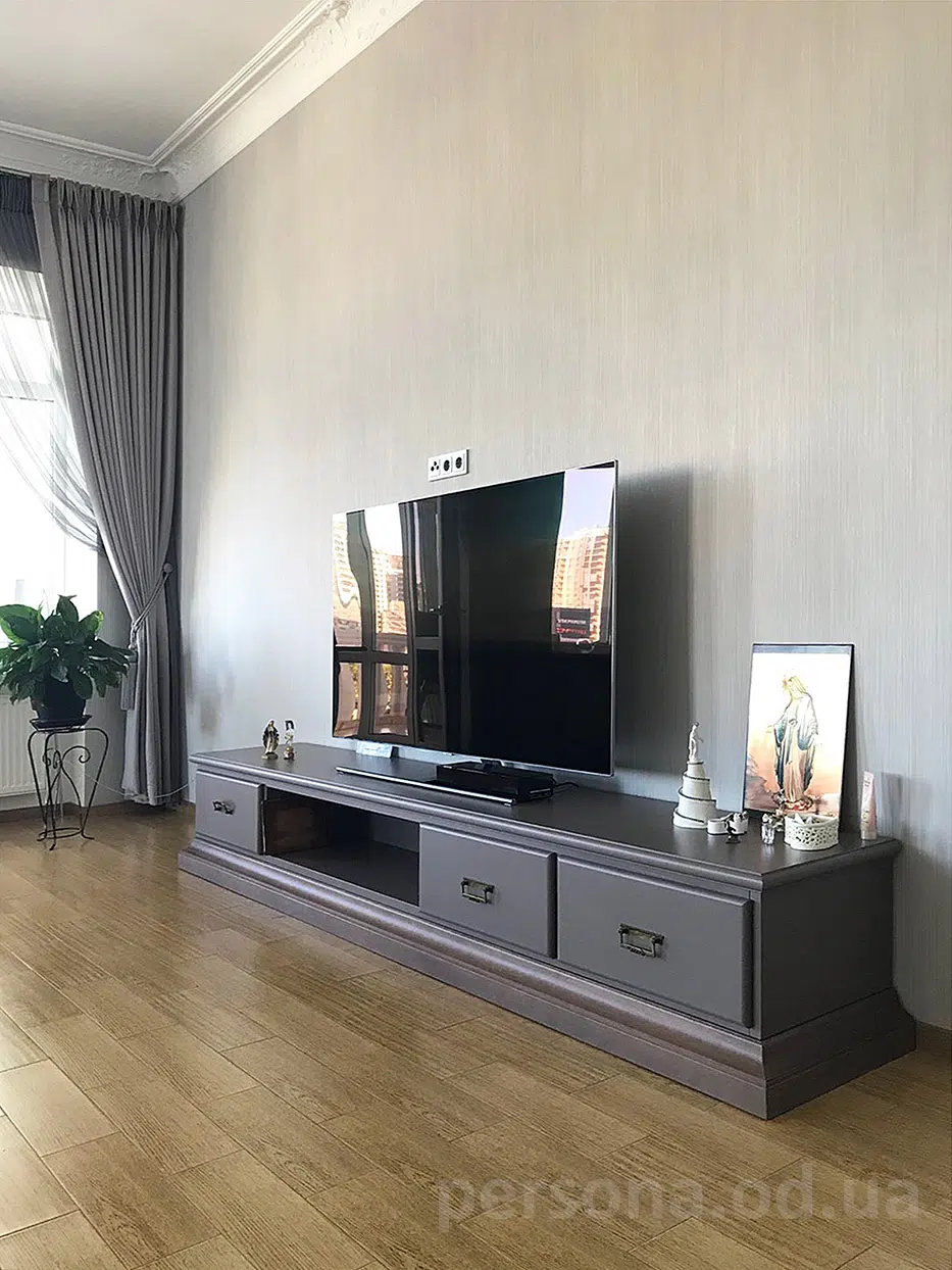 Тумба під телевізор у класичному стилі