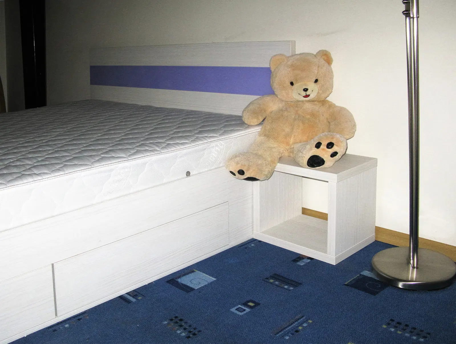 Bed with four pull-out drawers