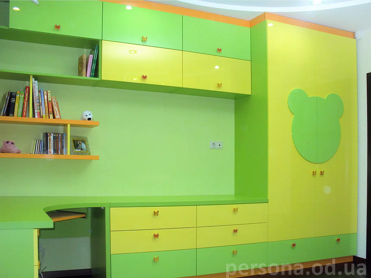 Yellow-and-green kids’ room