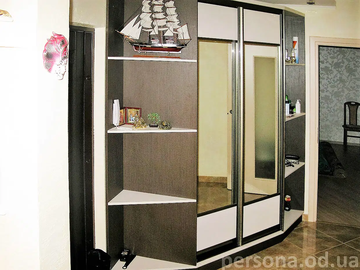 Corner wardrobe with shelves