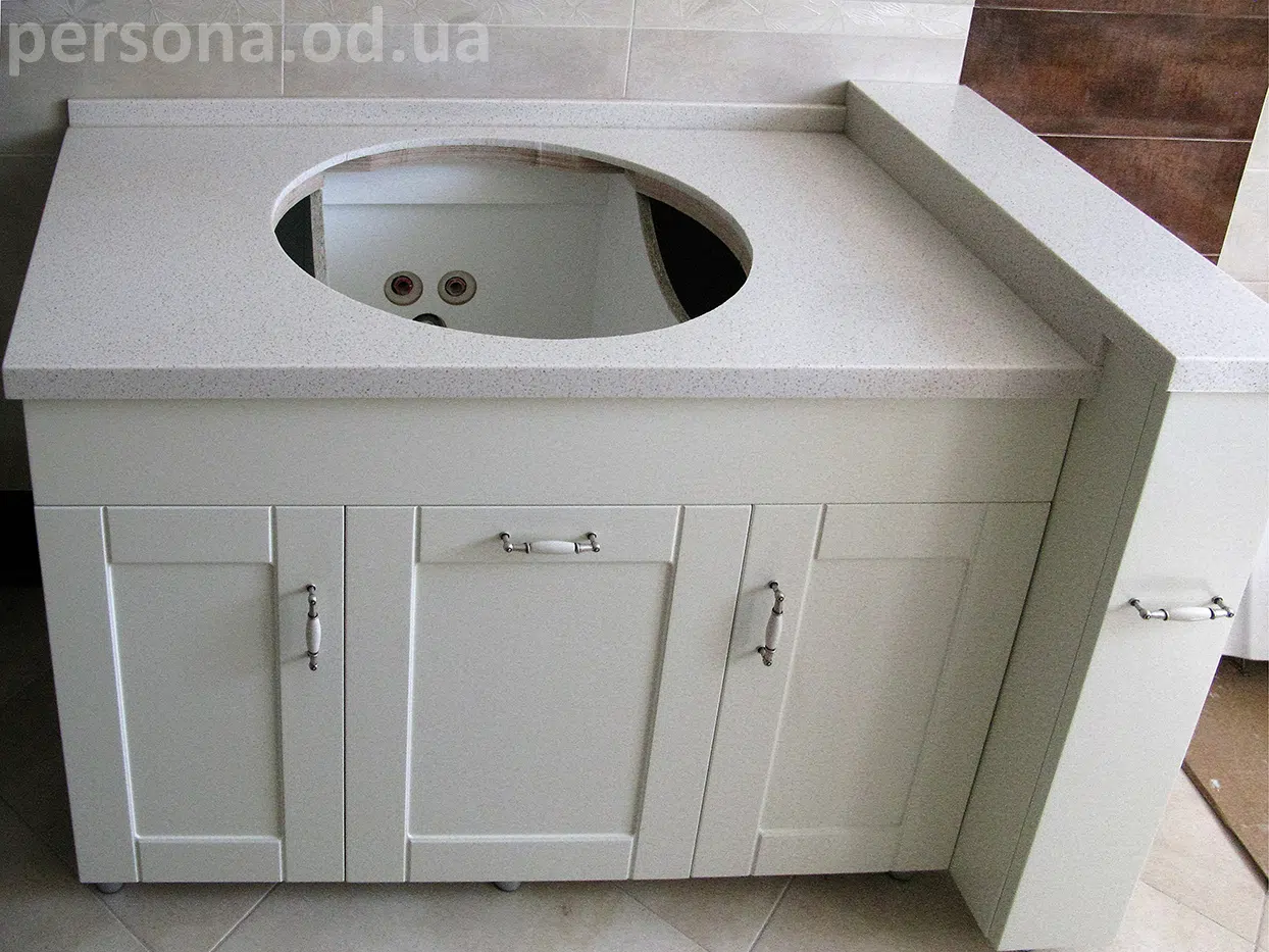 Classic-style bathroom vanity