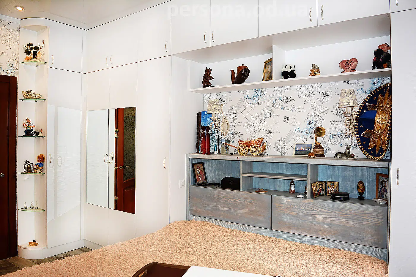 Floor-to-ceiling bedroom furniture