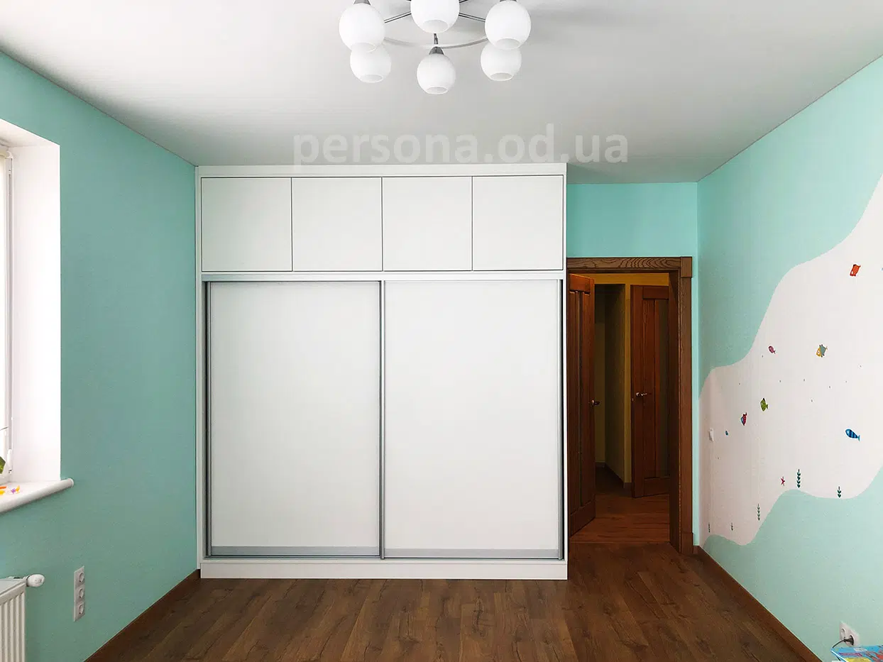 Combined wardrobe for a kids’ room